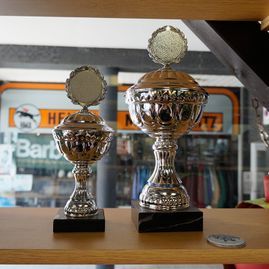 Reitsportartikel Mandelartz, Heinrich Mandelartz, Heinrich, Aachen, Kompetenz, Service, Expertise, Pferd, reiten, Reiter, Reitsport, Mandelartz, Maßanfertigungen, Leder, Reitbekleidung, Zubehör, Reitzubehör, Sattlerei-Handwerk, Handwerk, Sattel, Sattelei, Sattelanpassungen, Reparaturen, Sattelkosmetik, Dienstleistungen, Schermesser, Pflege, Reitdecken, Qualitätsprodukte, Fachmarkt , Webshop, Onlineshop, Stalldecken, Weidedeckenwäsche, Imprägnieren, Leichte Decken, Abschwitzdeckenwäsche, Satteldecken, Schabrackenwäsche, Lammfellprodukte, Schermesserschliff, Stiefelweiten, Reißverschlüsse, Lederzeug, Änderungen, Sattelbegutachtung, Anpassung, Rückenuntersuchung, Änderungsauftrag, Wachsbekleidung, Neuwachsen, Markenartikel, Barbour, Artikelauswahl, Handarbeit, Reitstiefel, Stiefel, Helm, Reitausstattung, qualität, zuverlässigkeit, zahnmedizin, vertrauensvoll, zuverlässig, Ross, funktionell, kreativ, Pferdegebiss, Erfahrung, Kompetenz, Kunststofftechnik, Reparaturdienst, Kunden, Zufriedenheit, Garantie, Qualitätsanspruch, Betrieb, Materialien, Team, Arbeit, Expertise, Fachmarkt, Webshop, Reitsport, Erfolg
